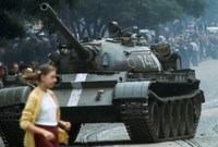 Okupační tanky v ulicích Bratislavy.