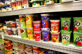 Nabídka jogurtů. (ilustrační foto)