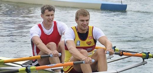 Skifař Ondřej Synek (vpravo) na mistrovství republiky neuspěl.