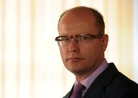 Bohuslav Sobotka tvrdí, že ČSSD bude opět hlasovat pro Rathovo vydání.