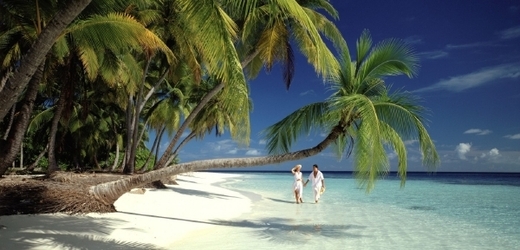 Maledivy jsou tropickým rájem pro zamilované. Ale jen pro turisty.