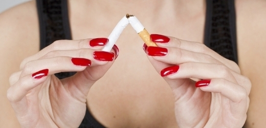 Zahodit cigaretu se častěji daří lidem, kterým není lhostejné, co s nimi bude za pár měsíců.