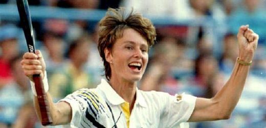 Vítězka 14 grandslamových titulů ve čtyřhře a mixu Helena Suková byla spolu s bývalou světovou jedničkou Martinou Hingisovou ze Švýcarska a Němcem Michaelem Stichem nominována do tenisové Síně slávy v Newportu. 