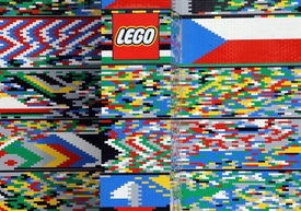 Kostičky Lego vytvářejí zajímavou mozaiku.