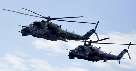 Na snímku přílet bojových vrtulníků z České republiky.