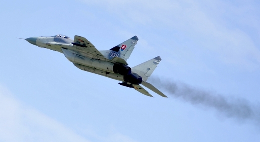 Na snímku je přílet letadla MiG-29 ze Slovenska pilotovaného Mariánem Bukovským.