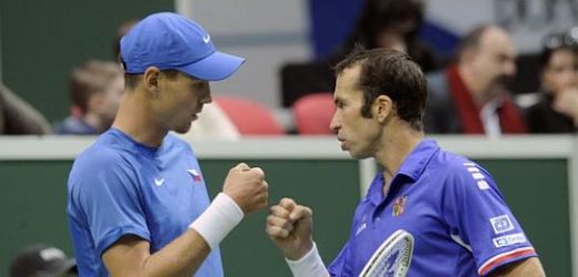 Tomáš Berdych (vlevo) a Radek Štěpánek cítí možná poslední šanci na zisk Davis Cupu.