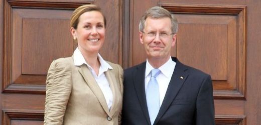 Německý prezident Christian Wulff s manželkou Bettinou. 