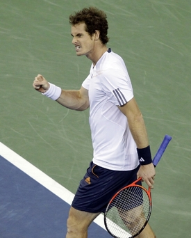 Andy Murray během finálového utkání s Novakem Djokovičem.
