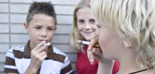 Kouření není už dávno jen doménou kluků (ilustrační foto).