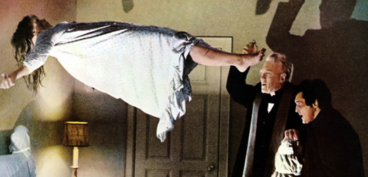 Posedlost ďáblem podle filmařů: Max von Sydow a Linda Blairová ve slavném snímku Exorcista z roku 1973. 
