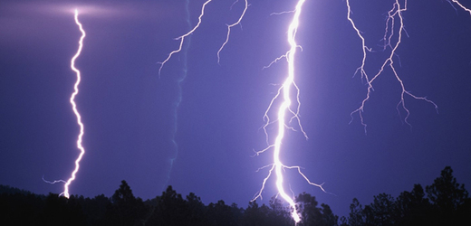 Výstraha týkající se bouřek a přívalových dešťů s krupobitím trvá do úterní 22. hodiny (ilustrační foto).