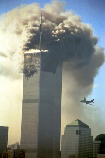 Do věží Světového obchodního centra v americkém New Yorku narazila 11. září 2001 dvě letadla společností American Airlines a United Airlines unesená muži spojenými s militantní islámskou organizací al-Kajda. Na snímku poslední okamžiky života lidí v letadle i v jedné z věží.