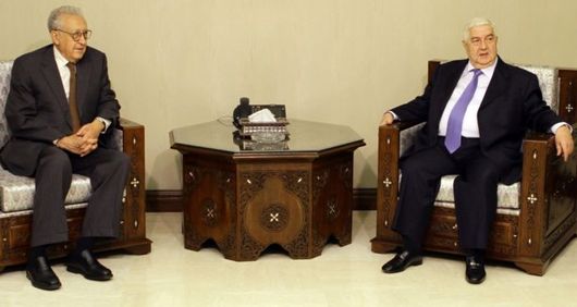 Nový zmocněnec pro Sýrii, alžírský diplomat Lachdar Brahímí, jedná v Damašku (13. září 2012). 