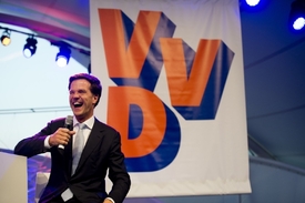 Odstupující premiér Mark Rutte bude sestavovat i příští vládu.