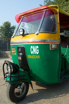 Pohon na plyn je u indických motorových rikš obvyklou záležitostí. 
