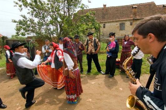 Romská svatba v Transyvánii.