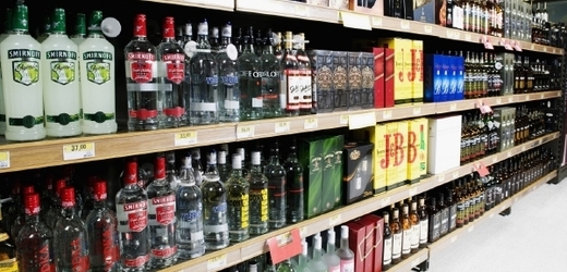 Obchodní řetězce začaly tvrdý alkohol z prodeje stahovat (ilustrační foto).