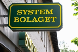 Tvrdý alkohol ve Švédsku byl a je dostupný jen v prodejnách sítě Systembolaget.