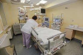 V nemocnicích stále leží desítky otrávených pacientů (ilustrační foto).