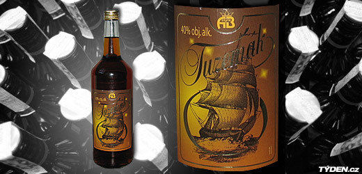Kvůli jedovatému alkoholu byla v Česku vyhlášena prohibice. Na snímku jedna z otrávených lahví rumu.