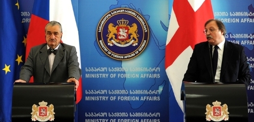 Karel Schwarzenberg na tiskové konferenci se svým gruzínským protějškem. 