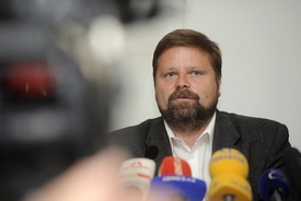 Předseda Sdružení výrobců lihovin Pavel Kučera se domnívá, že Celní správa nepostupuje při kontrolách důsledně.