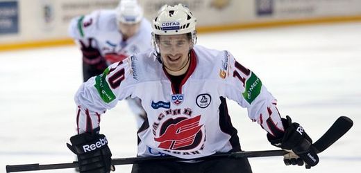 Roman Červenka pomůže při výluce NHL pražské Slavii.