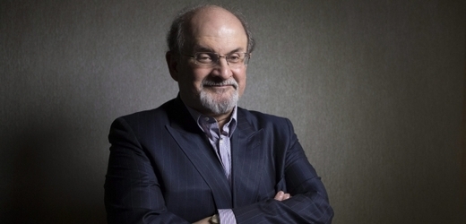Autor Satanských veršů Salman Rushdie.