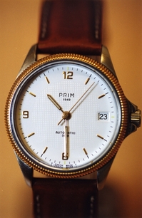 Společnost Elton hodinářská navazuje na výrobu hodinek, která se v Novém Městě nad Metují datuje od roku 1949.