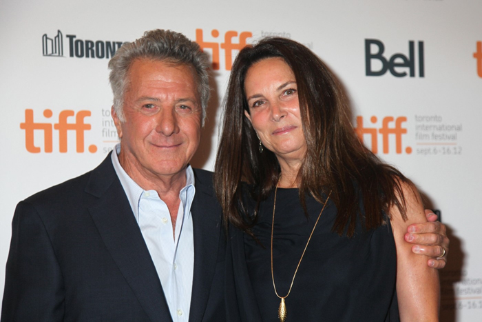 Herec Dustin Hoffman se svou manželkou Lisou. 