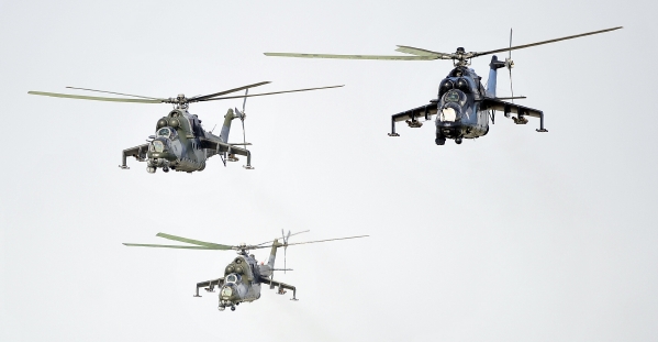 Náměšť nad Oslavou, 21. září. Na snímku bojová formace vrtulníků Mil Mi-24/35 české armády.