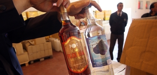 Celníci zajistili v Brně tři litry nebezpečného alkoholu (ilustrační foto).