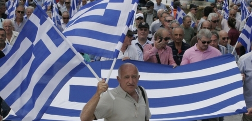V Řecku kvůli novým úsporným opatřením probíhají protesty.