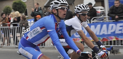 Roman Kreuziger (v modrém dresu) na cyklistickém MS.