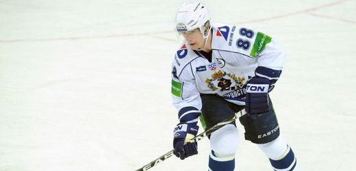 Hokejový útočník Jakub Petružálek zařídil dvěma góly vítězství Chabarovsku v Kontinentální lize nad Čechovem 3:2. 