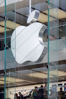 Apple by se mohl stát první firmou s hodnotou bilion dolarů.