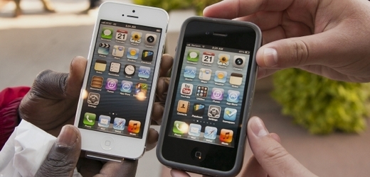 Vlastnit iPhone je na Západě pro konformně smýšlející povinnost (ilustrační foto).
