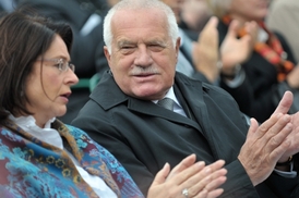 Miroslava Němcová na Svatováclavské pouti po boku Václava Klause.