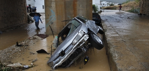Záplavy po pátečních prudkých deštích si na jihu a jihovýchodě Španělska vyžádaly několik mrtvých.