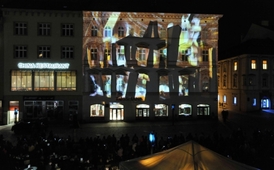 Videomappingová projekce slovenského týmu pod vedením Erika Bartoše na fasádě Ditrichštejnského paláce na Horním náměstí v centru Olomouce.