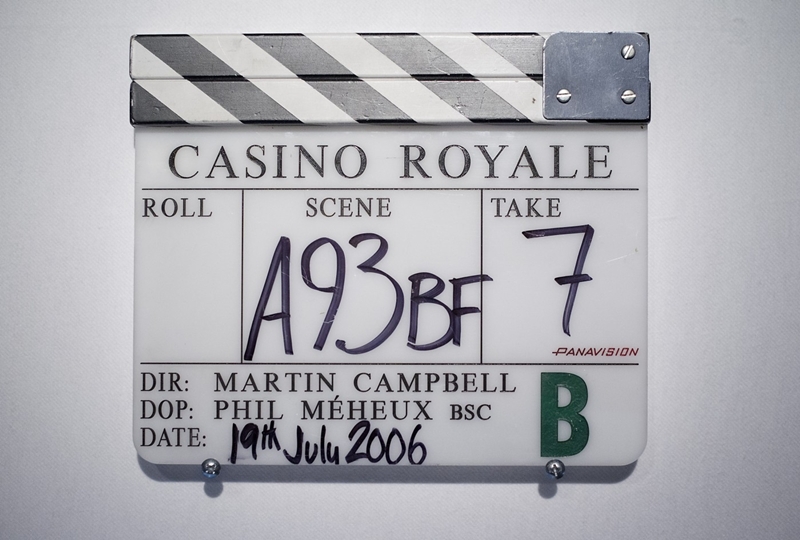 Klapka z natáčení filmu Casino Royale (2006).