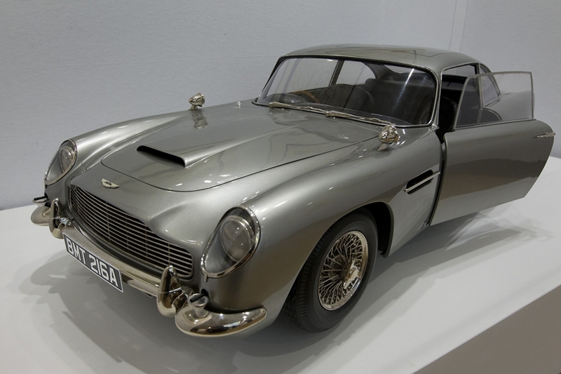 Aston Martin D85 se objevil v posledním filmu o Bondovi Skyfall (2012), v němž hrál neohroženého agenta 007 opět Daniel Craig.