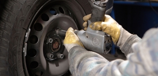 Blíží se doba přezouvání pneumatik (ilustrační foto).