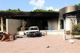 Z útoku na konzulát v Benghází USA stále více podezírají militantní skupinu Ansar al-Šaría.