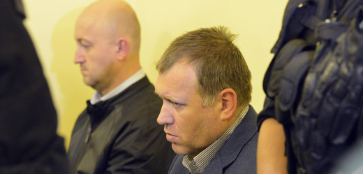 Vladimír Šiška (vpravo) a Milan Hojer před soudem.