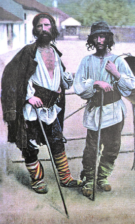 Romové na pohlednici z roku 1910.