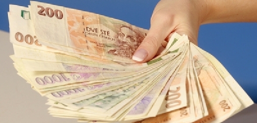 Česká republika ročně za dluhy platí úroky v řádu desítek miliard korun.
