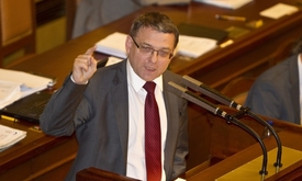 Místopředseda ČSSD Lubomír Zaorálek se obává, že avizovaný odchod ministra Drábka se po volbách neuskuteční.