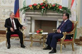 Ruský a tádžický prezident, Putin a Rachmanov.